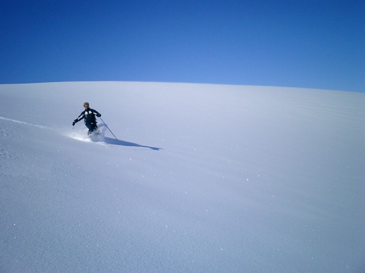 Det finns ingen lätt Pudersnö i Sverige! Myten punkterad med besked op Voitasrita, Riksgränsen.     Foto: Andreas Bengtsson